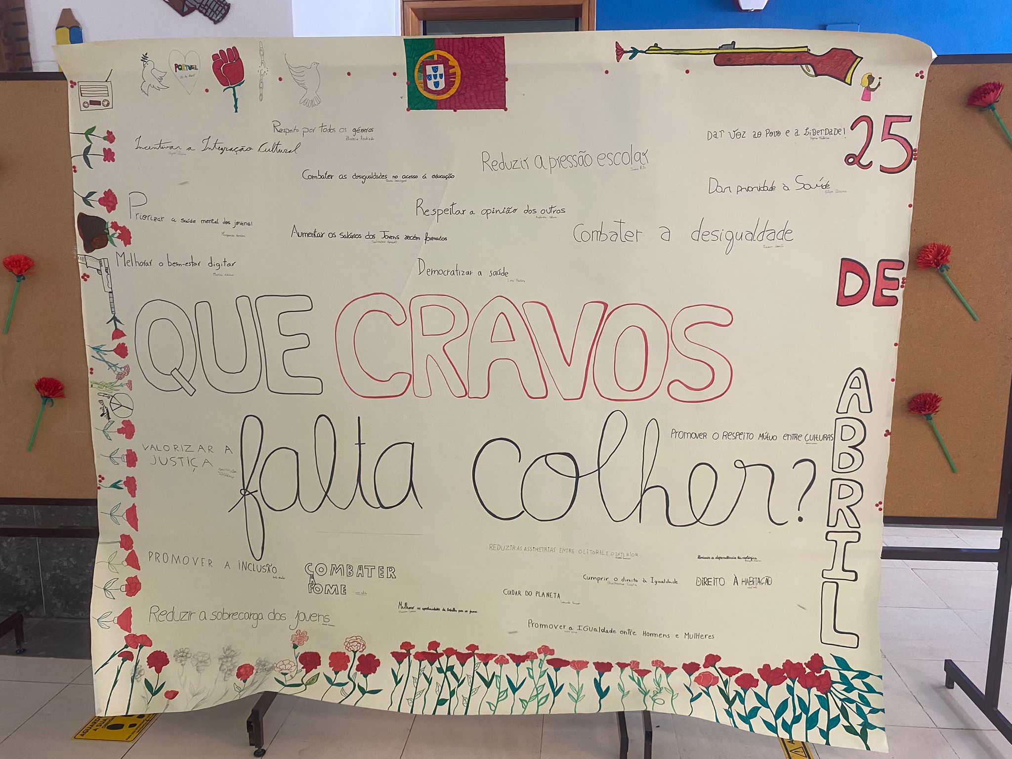 Semana da Leitura no Agrupamento e mural elaborado pelas turmas do 9º ano